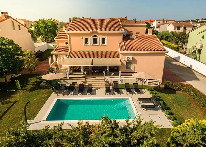 Ferienhaus Mit Privatpool Fuer 14 Personen Ca 480 Qm In Pula-Fondole, Istrien Istrische Riviera