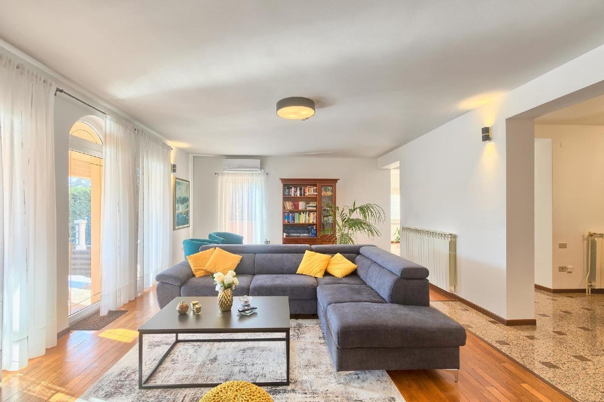 Mit Privatpool Fuer 14 Personen Ca 480 Qm In Pula-fondole, Istrien Istrische Riviera *